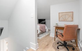Feelin' Peachy In Downtown Ws! Renovated Queen